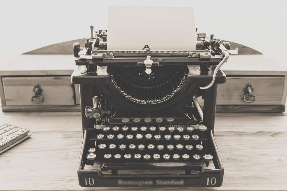Who invented the first practical typewriter and the qwerty keyboard